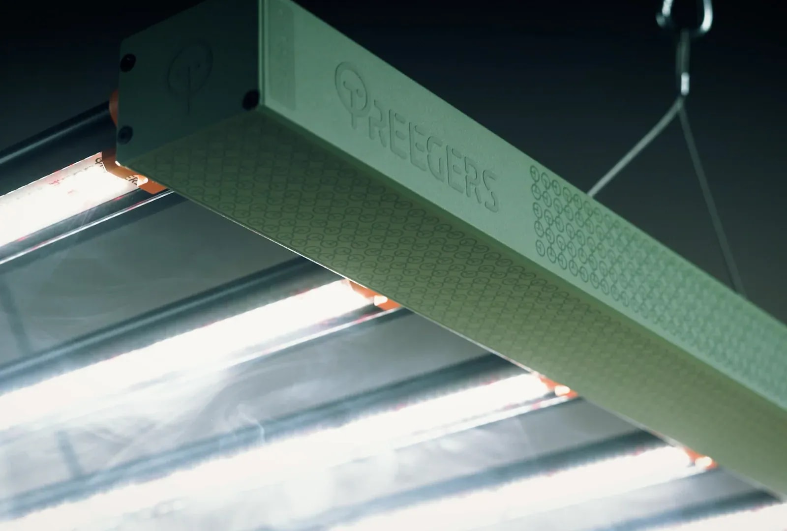 Treegers GL300W LED Grow Lampe 300W Vollspektrum Grow Light für Indoor Anbau mit effizienter LED-Technologie und gleichmäßiger Ausleuchtung