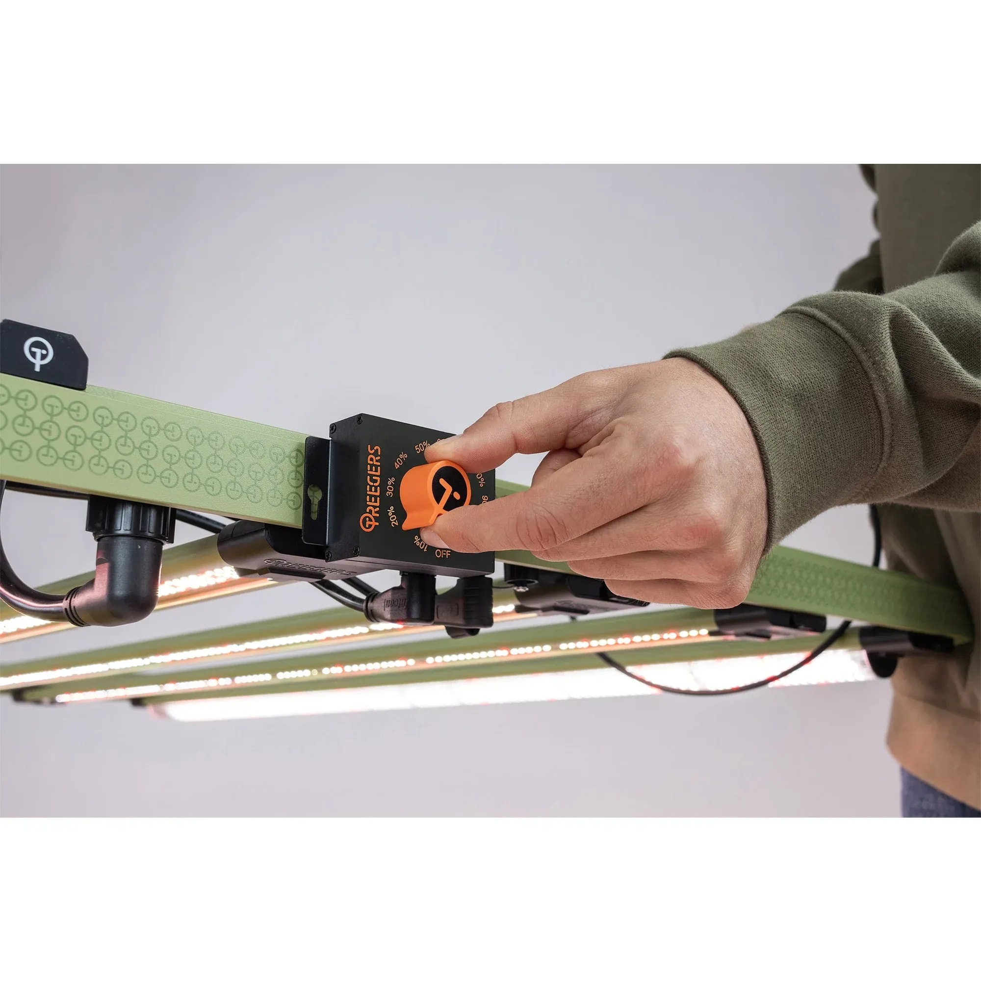 Treegers Präzisions T Dimmer 0–10V zur stufenlosen Steuerung von LED Grow Lampen mit 0–100% Dimmung und 3m Kabel für Indoor Grow Systeme